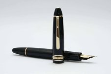 Montblanc-Meisterstuck-146-Classic-Black-Resin-2.jpg