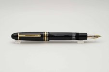 Montblanc-Meisterstuck-149-Classic-Black-Resin-6.jpg
