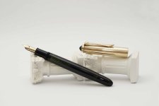 Pelikan-500NN-Rolled-Gold-Cap-Green-Black-1.jpg