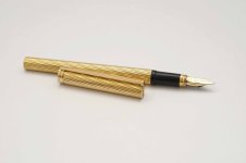 ST-Dupont-Stylo-Bille-Classique-Gold-Plated-2.jpg
