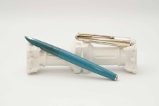 Parker-61-Heirloom-Vista-Blue-12K-Gold-Filled-Rainbow-Cap-1.jpg