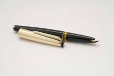 Montblanc-Meisterstuck-No-72-Black-Gold-Filled-Cap-2.jpg