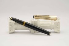 Montblanc-Meisterstuck-No-72-Black-Gold-Filled-Cap-1.jpg