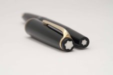 Montblanc-22-Classic-Black-Resin-5.jpg