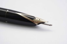 Sheaffer-PFM-V-Snorkel-Black-Gold-Filled-Cap-3.jpg
