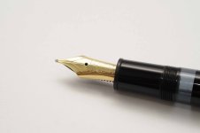 Montblanc-Meisterstuck-146-Classic-Black-Resin-3.jpg