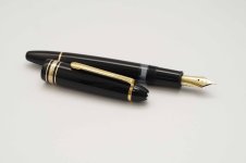 Montblanc-Meisterstuck-146-Classic-Black-Resin-2.jpg