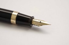 Pilot-Vintage-14K-Rolled-Gold-Cap-Black-Celluloid-3.jpg