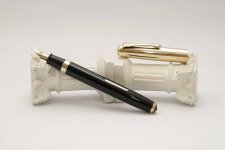 Pilot-Vintage-14K-Rolled-Gold-Cap-Black-Celluloid-1.jpg