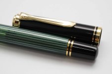Pelikan-Souveran-M400-Black-Green-Striped-5.jpg