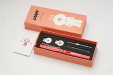 Lamy-Safari-Line-Friends-Rabbit-Special-Edition-2.jpg