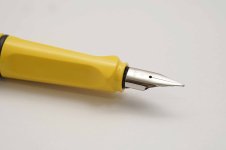 Lamy-Safari-Pokemon-Pikachu-Special-Edition-4.jpg