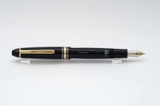 Montblanc-Meisterstuck-146-Legrand-Black-Resin-5.jpg
