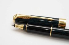 Parker-Sonnet-Green-Marble-Rollerball-Pen-3.jpg