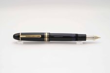 Montblanc-Meisterstuck-149-Classic-Black-Resin-5.jpg