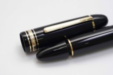 Montblanc-Meisterstuck-149-Classic-Black-Resin-4.jpg