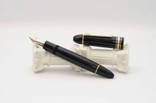 Montblanc-Meisterstuck-149-Classic-Black-Resin-1.jpg