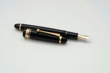 Pilot-Custom-743-Black-3.jpg