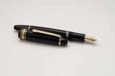 Montblanc-Meisterstuck-146-Classic-Black-Resin-3.jpg
