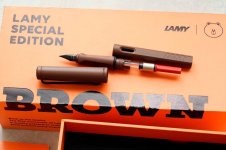 Lamy-Safari-Line-Friends-Brown-Special-Edition-5.jpg