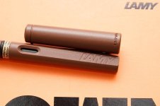 Lamy-Safari-Line-Friends-Brown-Special-Edition-4.jpg