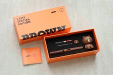 Lamy-Safari-Line-Friends-Brown-Special-Edition-2.jpg