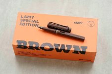 Lamy-Safari-Line-Friends-Brown-Special-Edition-1.jpg