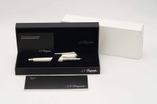 ST-Dupont-Liberte-White-Pearl-Lacquer-2.jpg