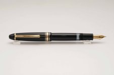 Montblanc-Meisterstuck-146-Classic-Black-Resin-6.jpg