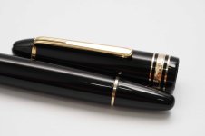 Montblanc-Meisterstuck-146-Classic-Black-Resin-5.jpg