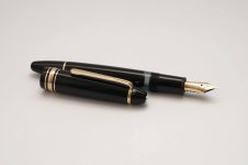 Montblanc-Meisterstuck-146-Classic-Black-Resin-2.jpg