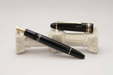 Montblanc-Meisterstuck-146-Classic-Black-Resin-1.jpg