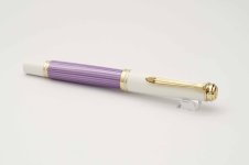Pelikan-Souveran-M600-Violet-White-Special-Edition-5.jpg
