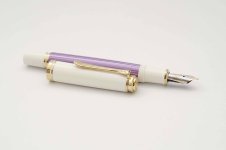Pelikan-Souveran-M600-Violet-White-Special-Edition-3.jpg
