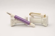 Pelikan-Souveran-M600-Violet-White-Special-Edition-1.jpg